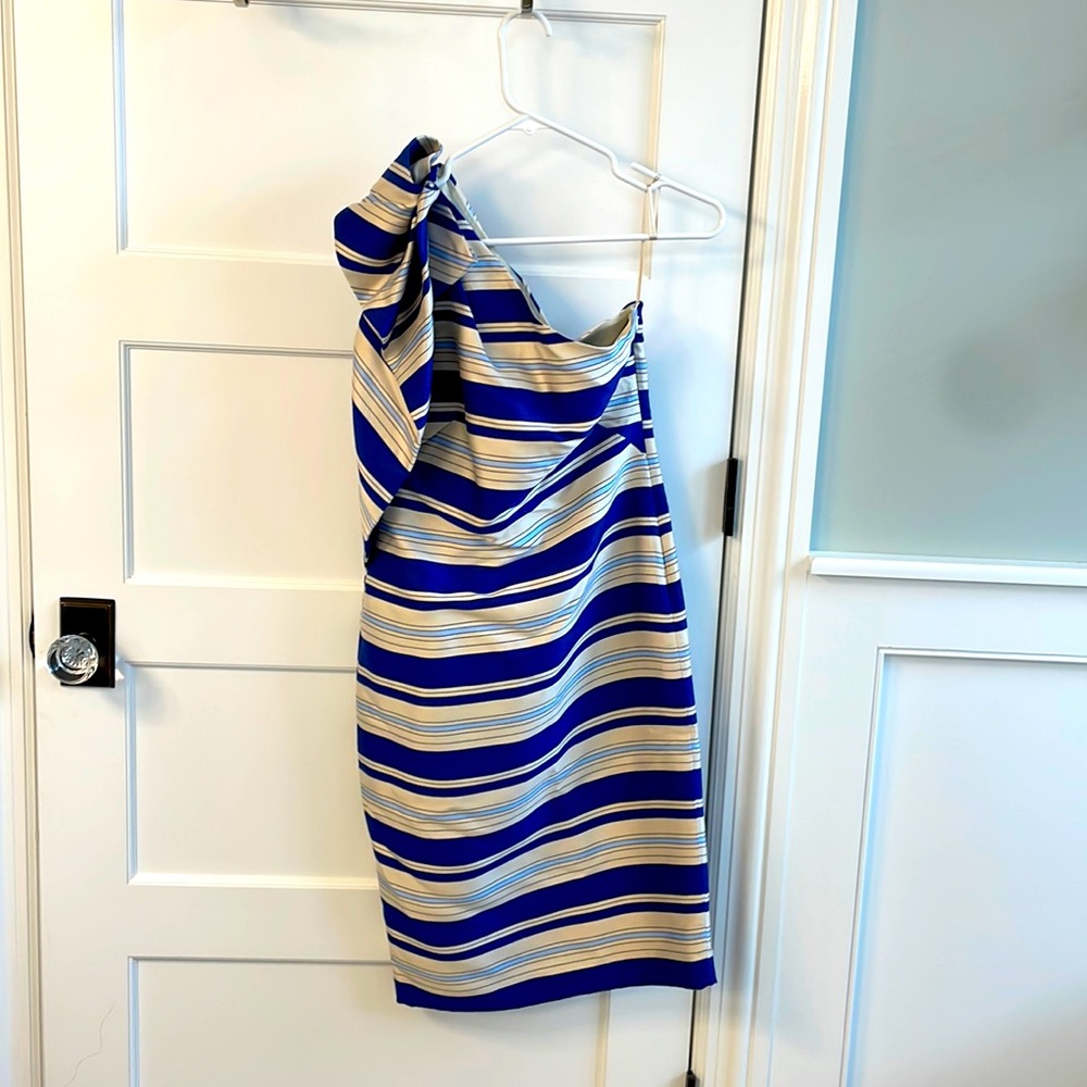 Banana Republic cocktail dress with bow detail in excellent condition - Size 0